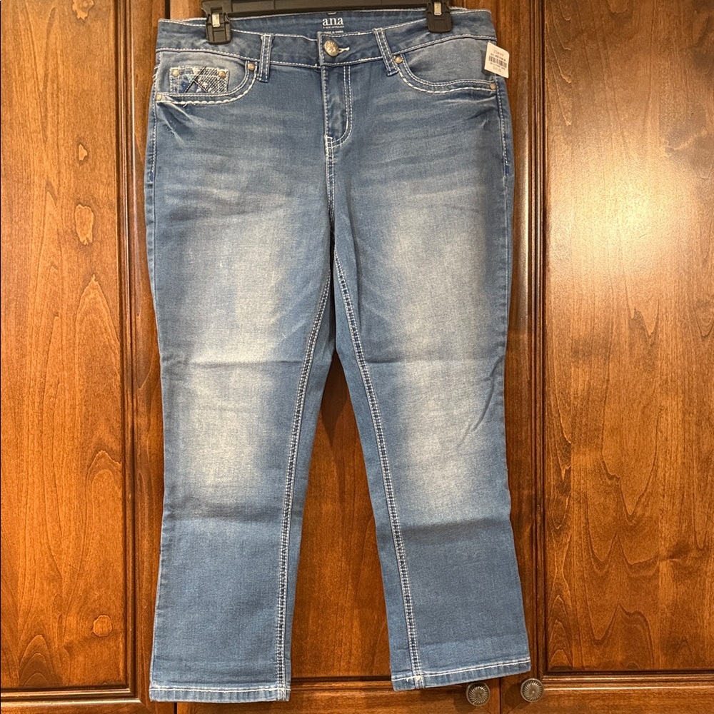 a.n.a Women's Classic Straight Leg Blue Crop Capris